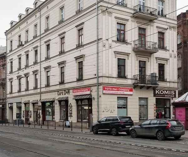 Luxury Three-Bedroom Apartment